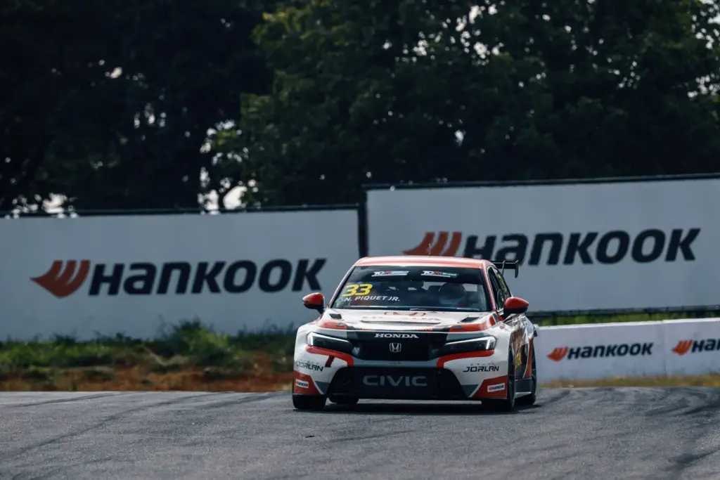 TCR: Pernía lidera primeiro treino livre no Velocitta após atraso por chuva