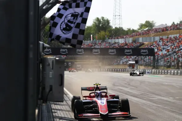 F3: Slater holds off Ugochukwu and wins main race in Hungary
