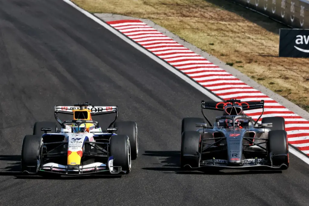 Arvid Lindblad (GBR) Racing Bulls Formula One Team VCARB 03 and Nico Hulkenberg (GER) Audi F1 Team R26 battle for position.