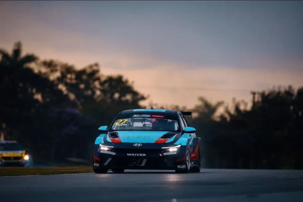 Tiago Pernía wins at Velocitta; TCR Brasil title to be decided in Race 2