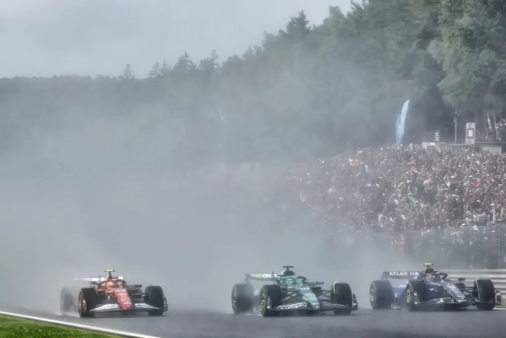 (L to R): Lewis Hamilton (GBR) Ferrari SF-25; Lance Stroll (CDN) Aston Martin F1 Team AMR25 and Carlos Sainz (ESP) Atlassian Williams Racing FW47 at the start of the race.