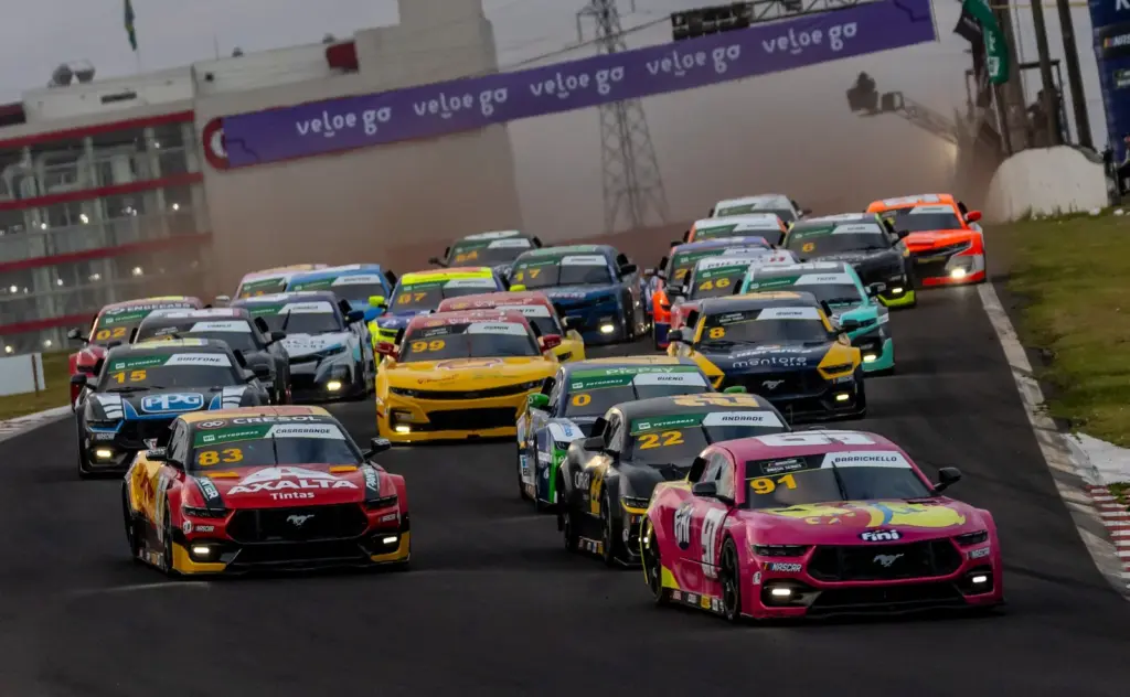 NASCAR Brasil realiza etapa decisiva em Cuiabá com prova noturna e novo traçado
