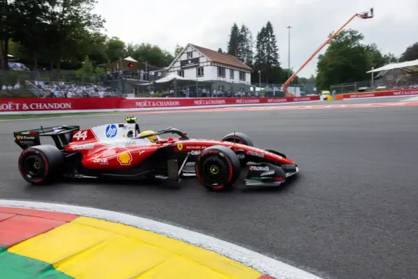 F1: Hamilton reveals loss of performance after contact with Russell