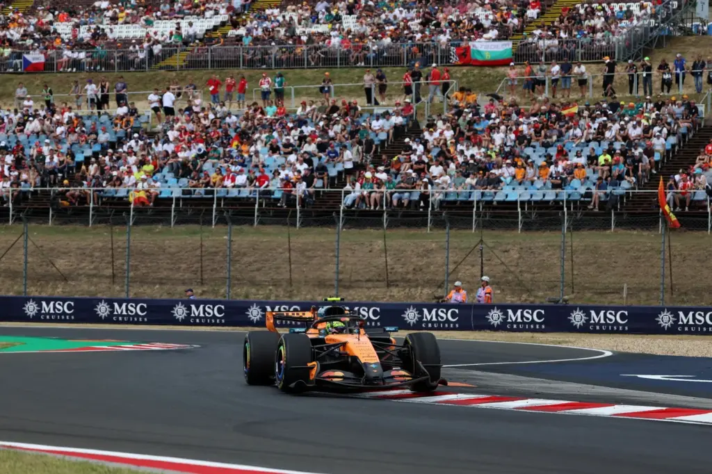Lando Norris (GBR) McLaren F1 Team MCL40.