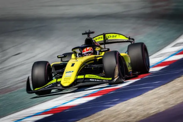 At Silverstone, Rafael Câmara continues his journey to get closer to the F2 lead