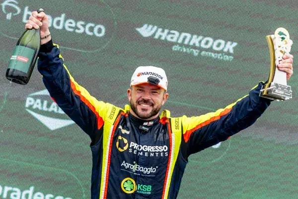 In his debut in TCR Brazil, Jorge Martelli wins and climbs the podium in Cuiabá