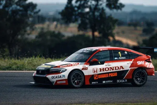 Leonel Pernía is TCR Brazil 2026 champion; Cafaro wins at Velocitta