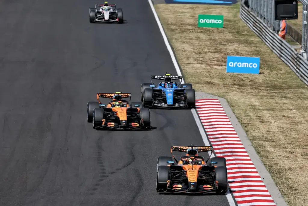 Oscar Piastri (AUS) McLaren F1 Team MCL40.