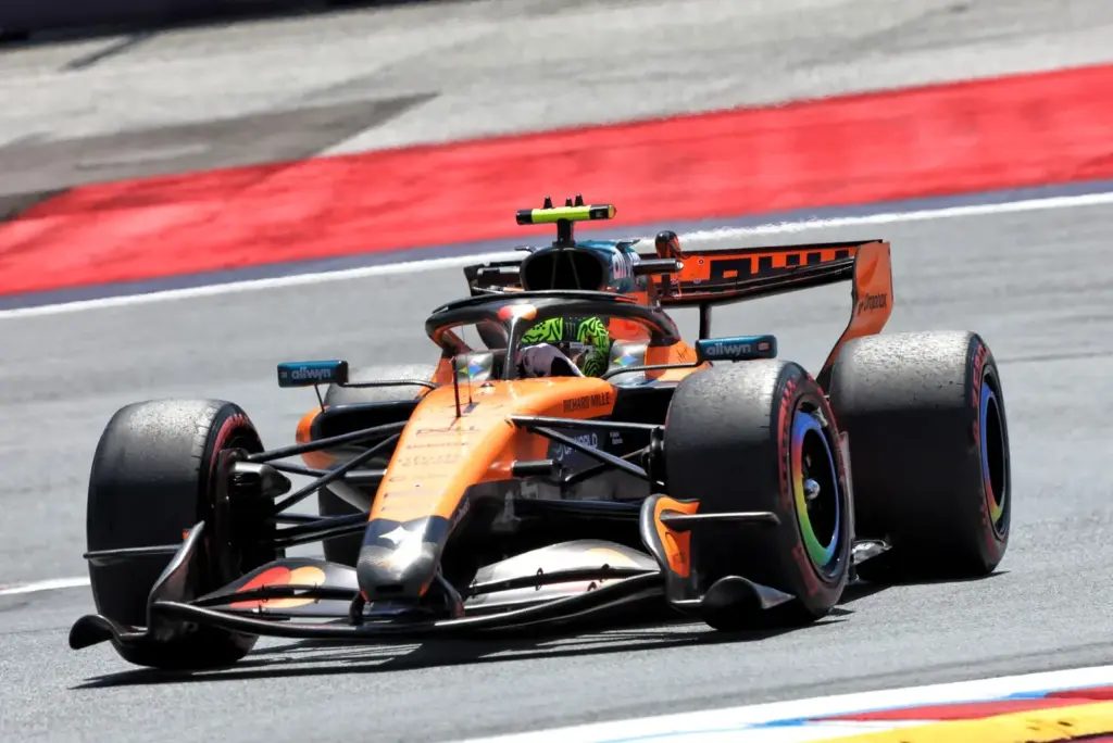 Lando Norris (GBR) McLaren F1 Team MCL40.