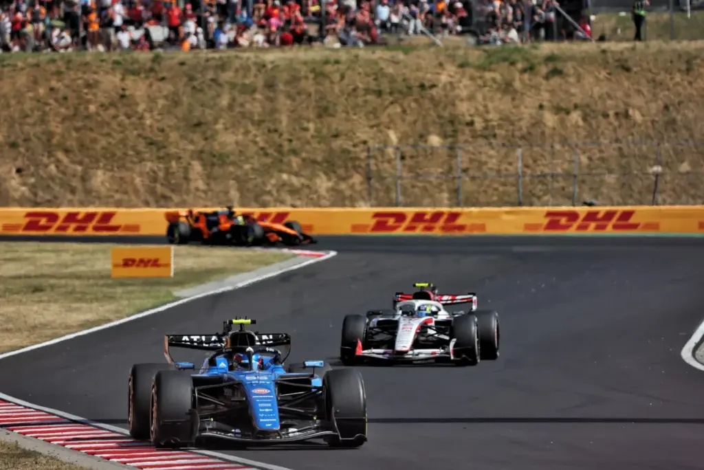 Carlos Sainz (ESP) Williams F1 Team FW48.