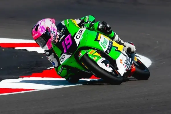 Moto3: Ogden makes a move at the end and takes pole position in England