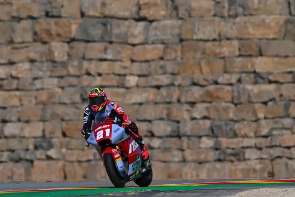Alonso López wins from start to finish at the Moto2 Aragón GP