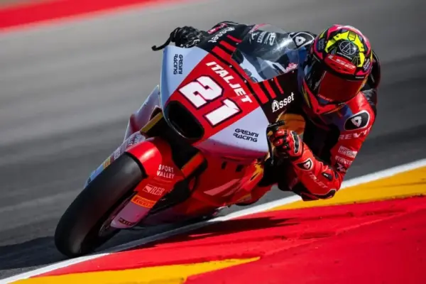 López conquers Moto2 pole position in Aragón