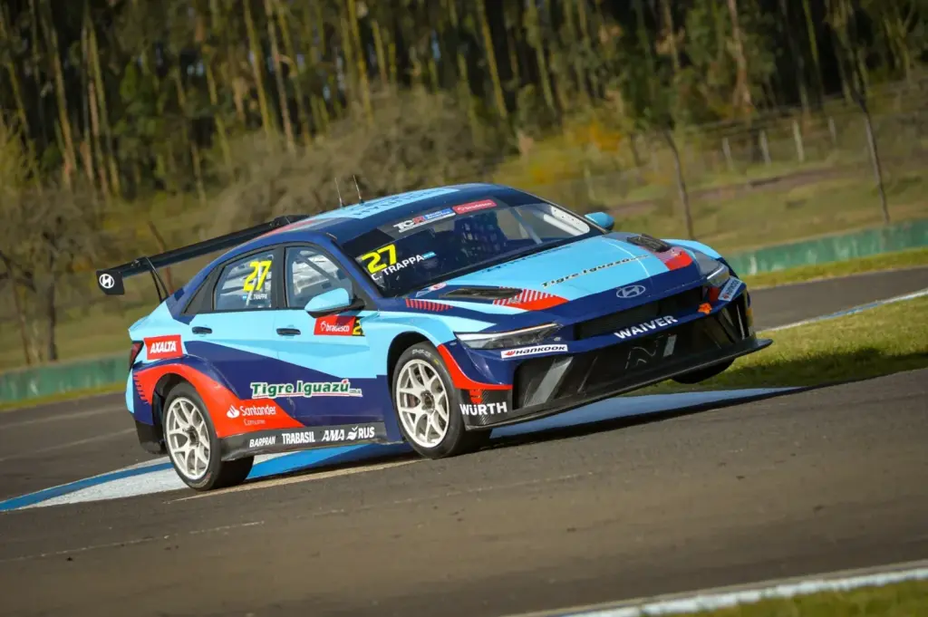 TCR South America: Tiago Pernía wins Race 1 after last lap twist in Concordia