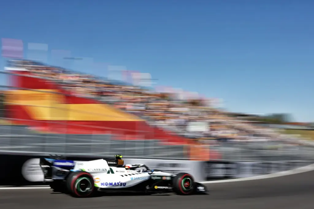 Carlos Sainz (ESP) Williams F1 Team FW48.