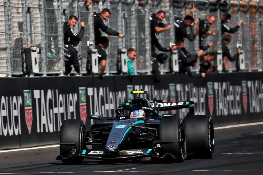 Race winner Andrea Kimi Antonelli (ITA) Mercedes AMG Formula One Team W17 passes the team at the end of the race.