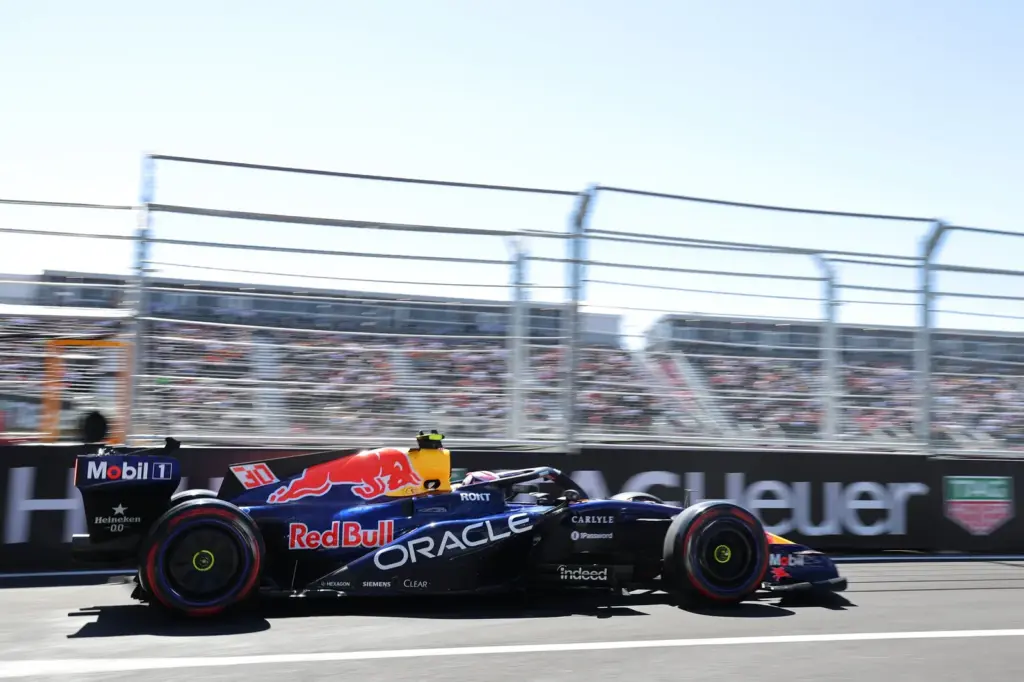 Liam Lawson (NZL) Red Bull Racing RB22 ;tp.