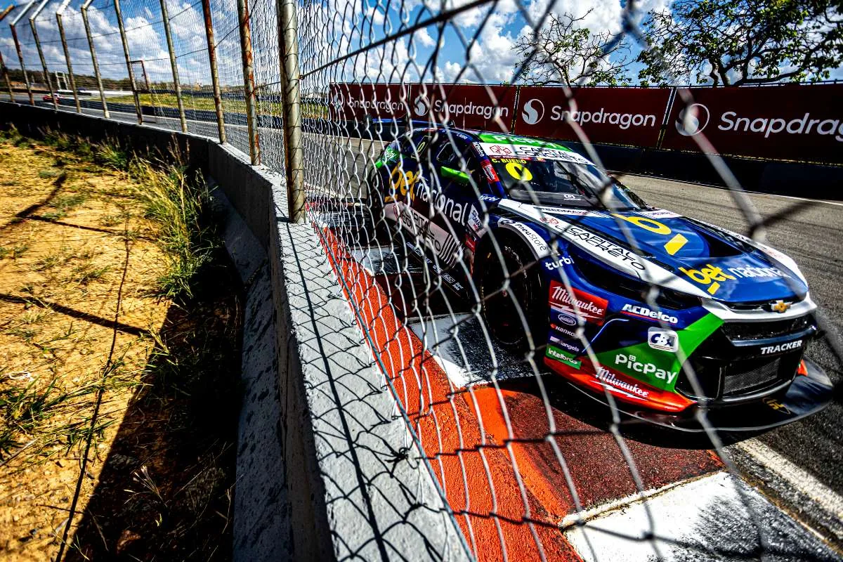 Cacá Bueno approves car performance after fourth place in NASCAR Brazil practice on the oval in Curvelo