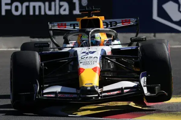 F1: Lindblad scores points for Racing Bulls after a tough race