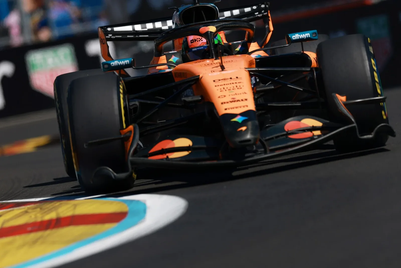 F1: Norris beats Antonelli by 0.011s and takes pole at the Spanish GP