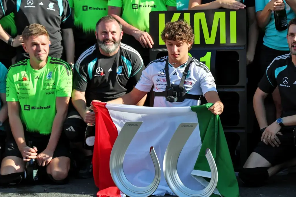 Race winner Andrea Kimi Antonelli (ITA) Mercedes AMG Formula One Team celebrates with the team.