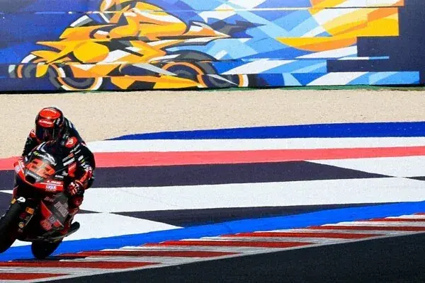 Almansa takes pole position in Moto3 at Misano