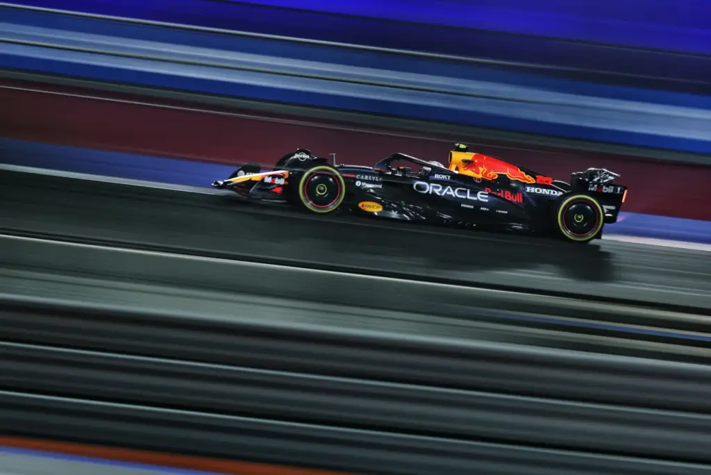 Yuki Tsunoda (JPN) Red Bull Racing RB21.
