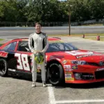 Gabriel Casagrande speeds up in Bristol and competes in the NASCAR race