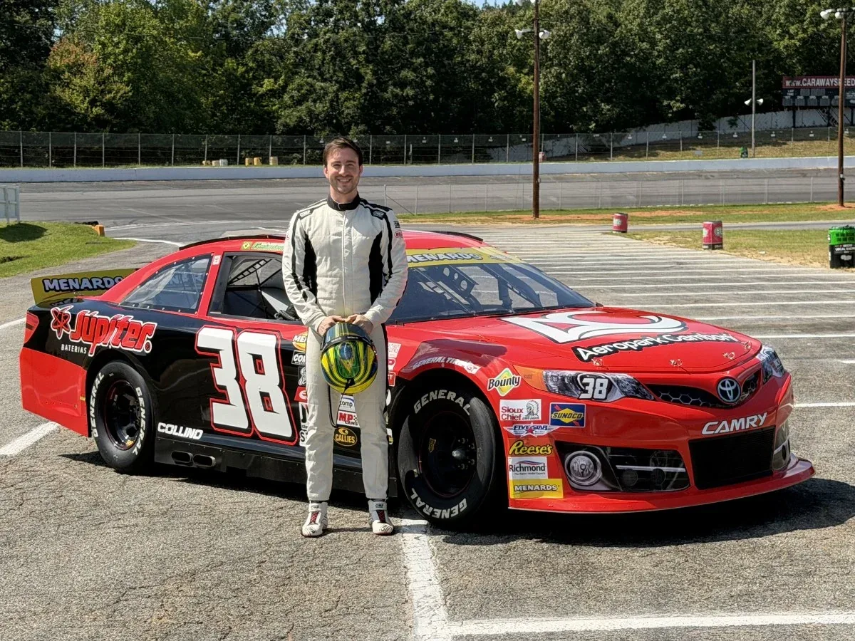 Gabriel Casagrande speeds up in Bristol and competes in the NASCAR race