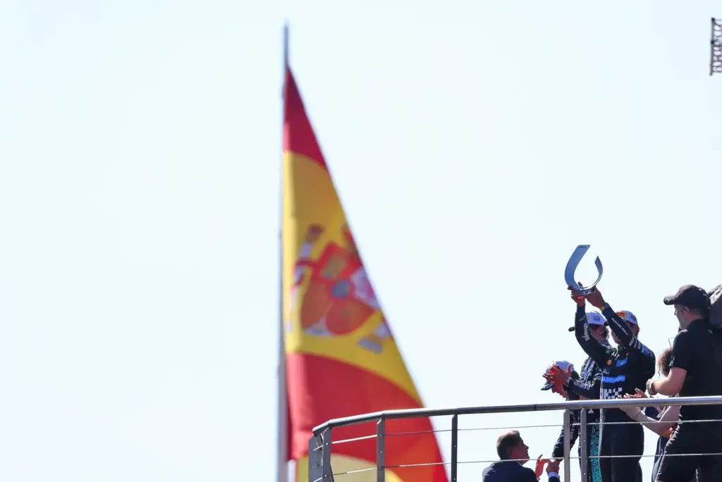 The podium (L to R): Max Verstappen (NLD) Red Bull Racing, second; Andrea Kimi Antonelli (ITA) Mercedes AMG Formula One Team, race winner; Lando Norris (GBR) McLaren F1 Team, third.