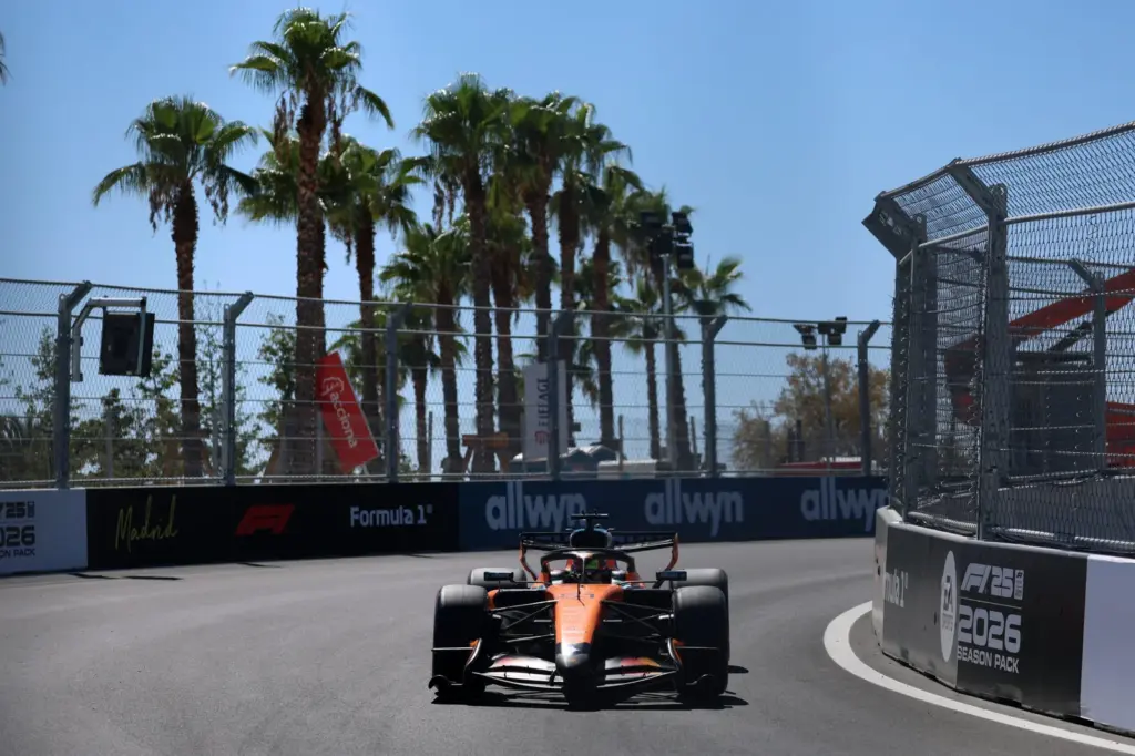 Oscar Piastri (AUS) McLaren F1 Team MCL40.