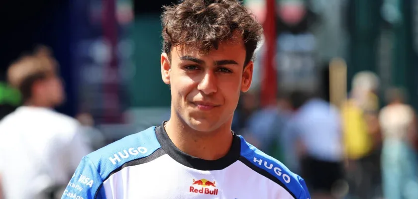 F1: Lindblad passes theoretical test to obtain driving license in the United Kingdom