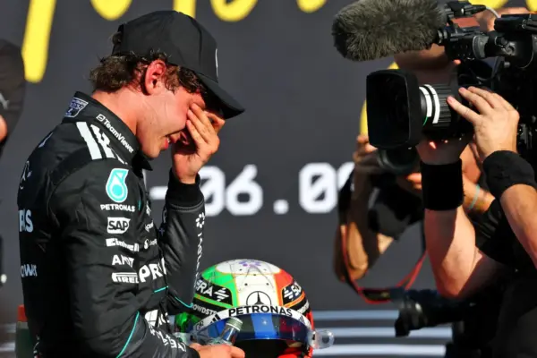 F1: International press reacts to Antonelli's victory and praises Verstappen