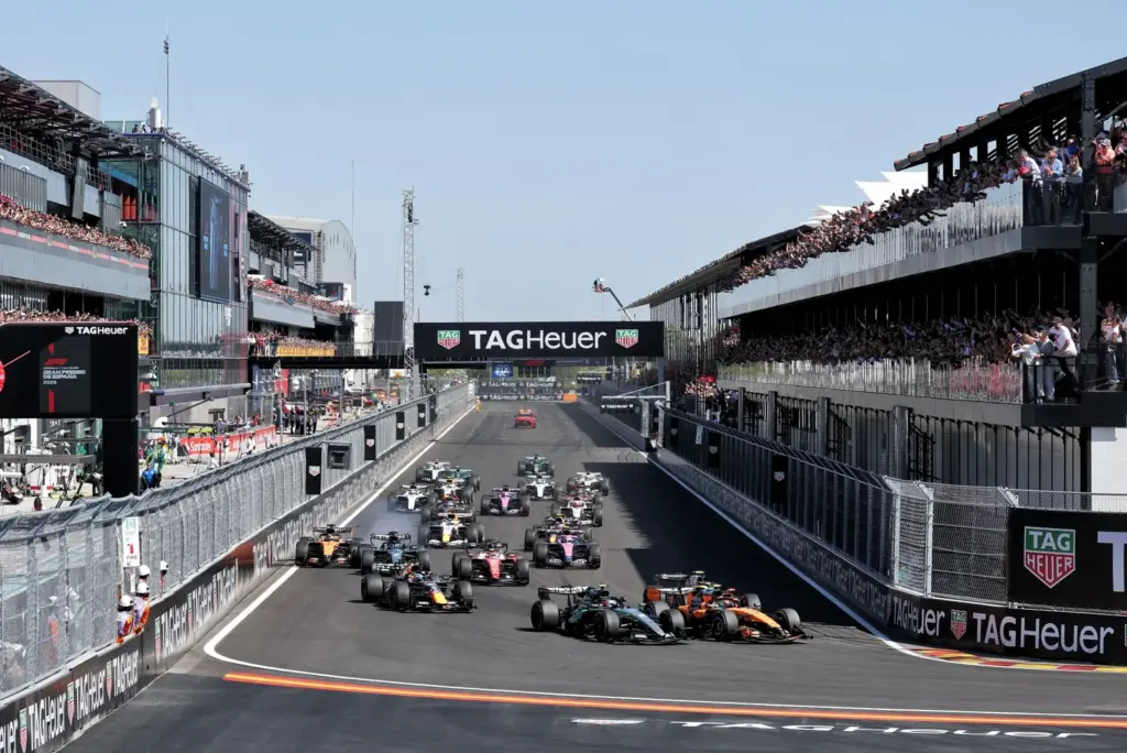 Lando Norris (GBR) McLaren F1 Team MCL40 leads Andrea Kimi Antonelli (ITA) Mercedes AMG Formula One Team W17 and Lewis Hamilton (GBR) Scuderia Ferrari SF-26 at the start of the race.